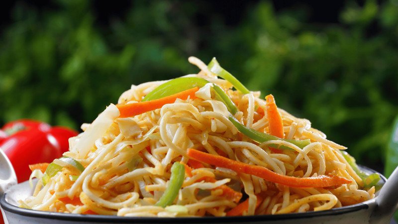 Người ăn mì tươi