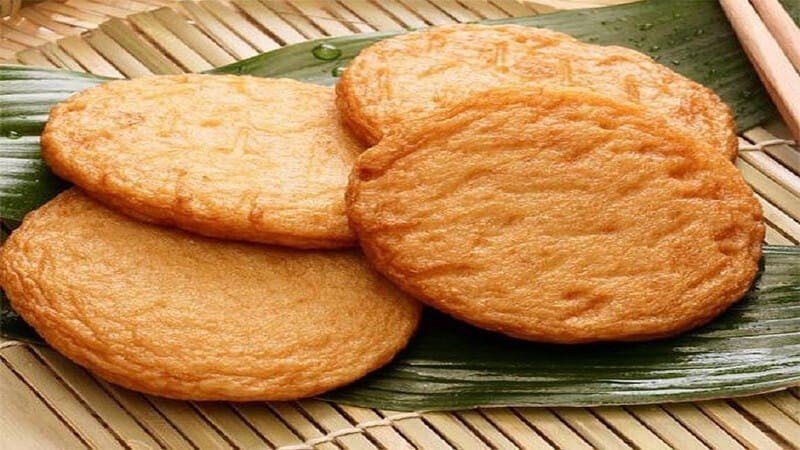 Người bệnh gan và thận nên hạn chế ăn chả cá chiên do chứa nhiều dầu mỡ và muối