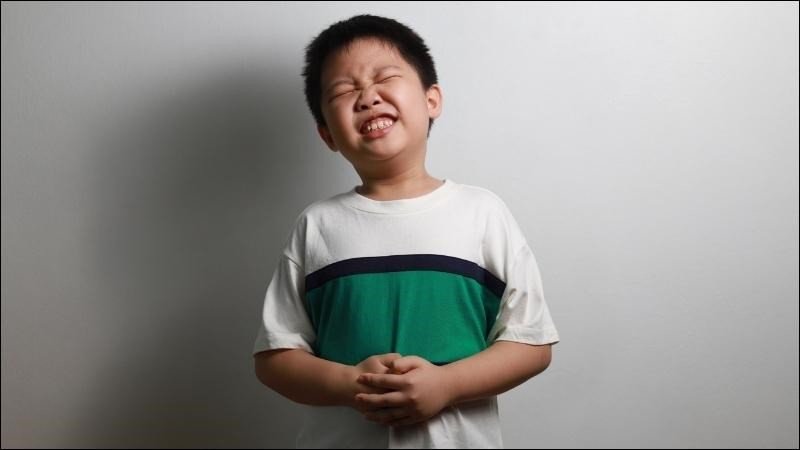 Người bị dị ứng lactose hay sữa có thể bị đau bụng, tiêu chảy nếu ăn sữa chua Hy Lạp.