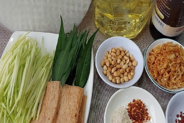 Nguyên liệu bánh tráng trộn chay