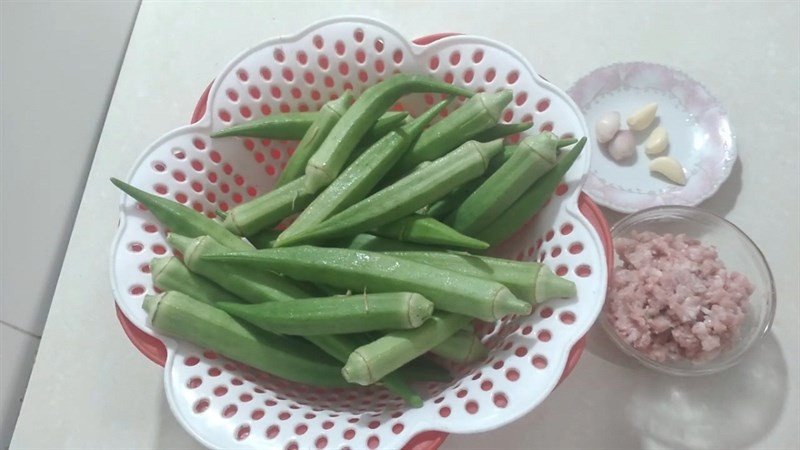 Nguyên liệu cho món đậu bắp xào thịt băm