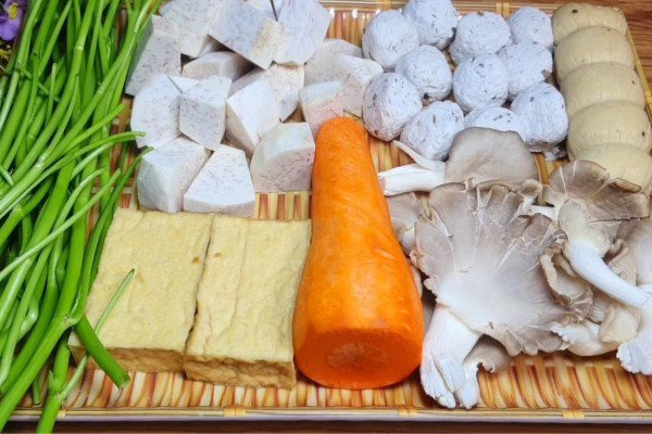 Cách Nấu Lẩu Chao Chay Đậm Đà Chuẩn Vị Tại Nấu Chuẩn Ăn Ngon Nguyên liệu chuẩn bị cho cách nấu lẩu chao chay khoai môn