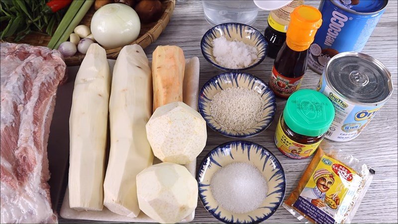 Nguyên liệu chuẩn bị cho món cà ri sườn heo