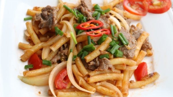 Nguyên liệu chuẩn bị cho món nui xào bò thơm ngon