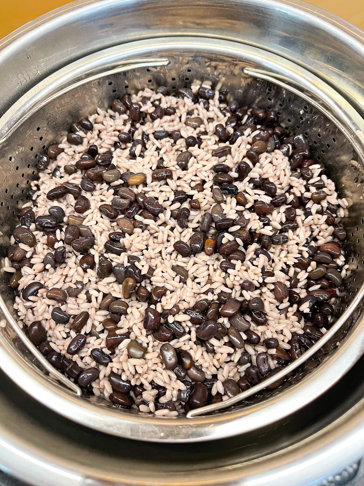 Nguyên liệu chuẩn bị cho xôi đỗ đen