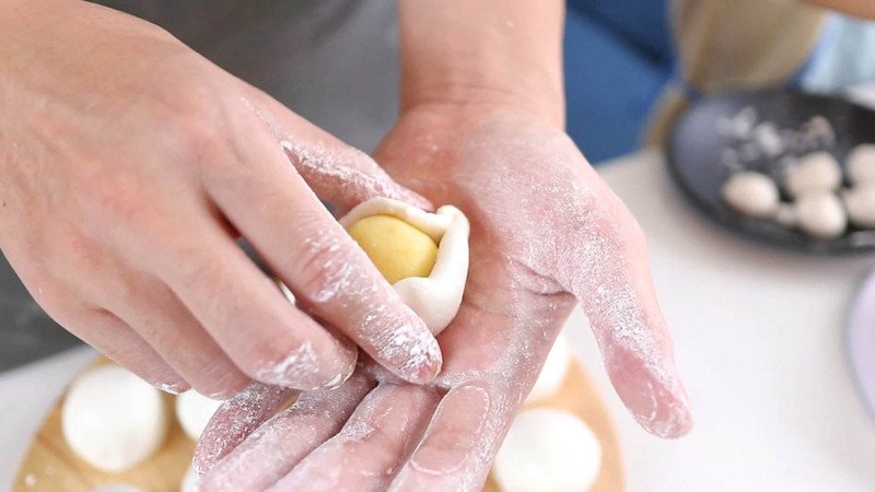 Nguyên liệu chuẩn bị để làm chè trôi nước chưa nấu