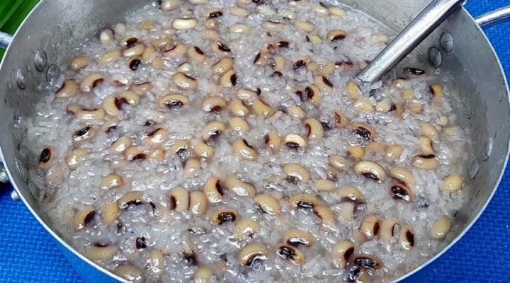 Nguyên liệu chuẩn bị nấu chè đậu trắng nếp truyền thống