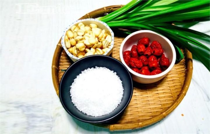 Cách Nấu Chè Hạt Sen Táo Đỏ Thanh Mát, Bổ Dưỡng Chuẩn Vị Nguyên liệu chuẩn bị nấu chè hạt sen táo đỏ