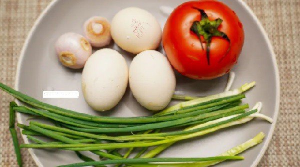 Nguyên liệu cơ bản cho món trứng sốt cà chua thơm ngon