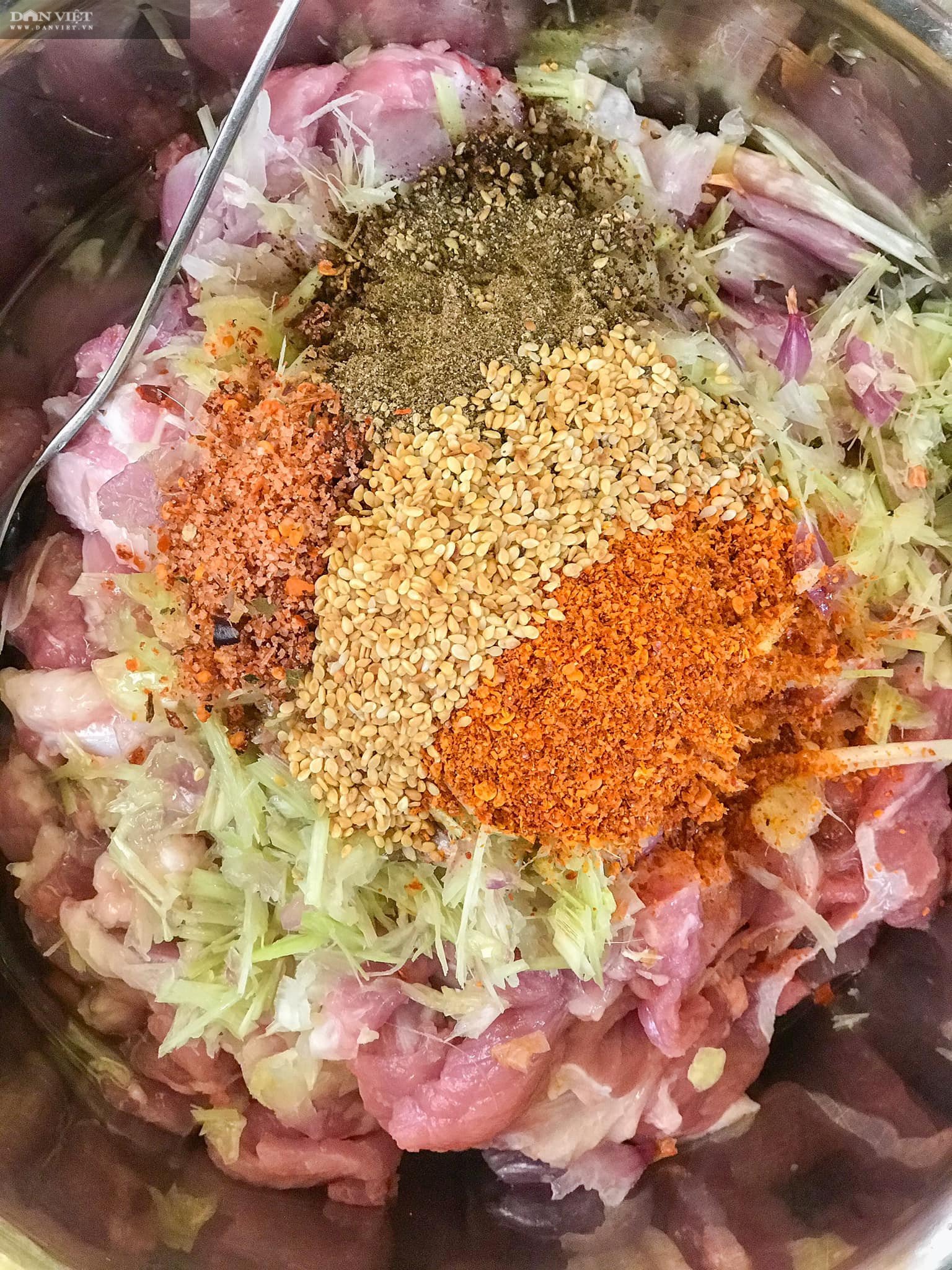 Nguyên liệu đầy đủ cho cách ướp thịt nướng than hoa thơm ngon chuẩn vị