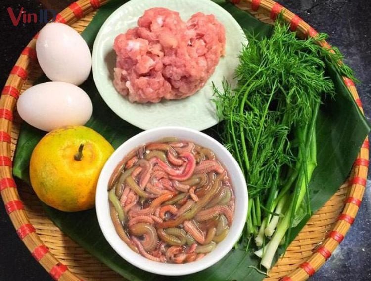 Nguyên liệu đầy đủ để chế biến cách nấu rươi với trứng thơm ngon