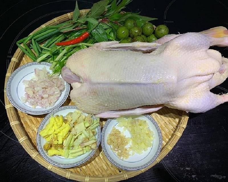 Nguyên liệu đầy đủ để nấu món vịt tiềm nước dừa thơm ngon