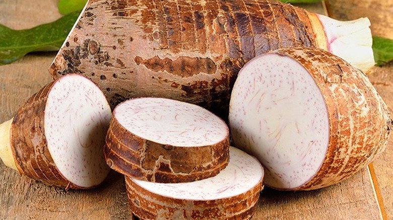 Nguyên liệu làm chè sắn dây khoai môn và trân châu