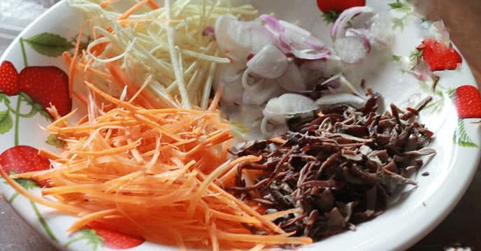 Nguyên liệu sơ chế làm chả giò tôm thịt miền Nam