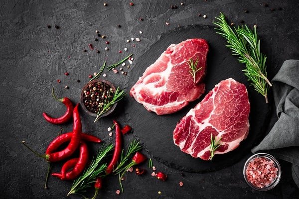 Nguyên liệu sơ chế món thịt lợn xào sả ớt chuẩn bị