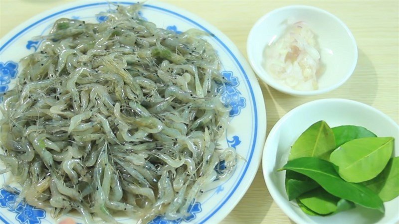Nguyên liệu tép đồng và lá chanh tươi cho món tép rang lá chanh