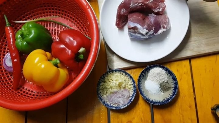 Nguyên liệu thịt bò tươi ngon cho món bò xào ớt chuông