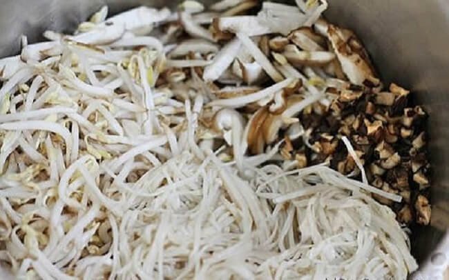 Nguyên liệu tươi ngon cho món bánh xèo chay thuần chay