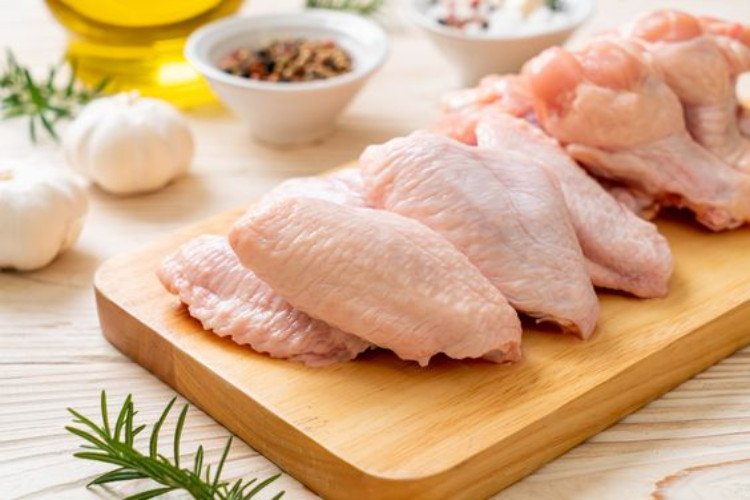Nguyên liệu tươi ngon chuẩn bị cho món lẩu gà lá giang