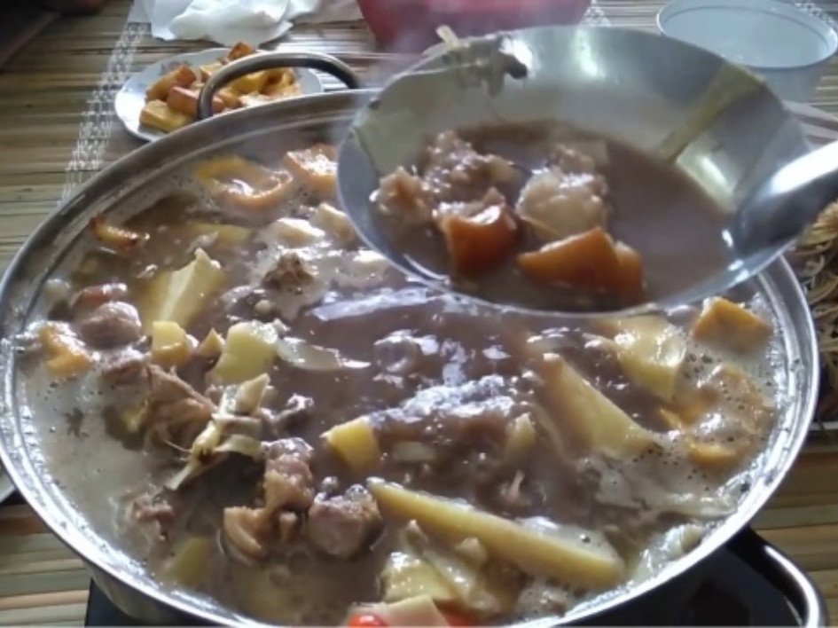 Nguyên liệu tươi ngon để chế biến lẩu chó rau má