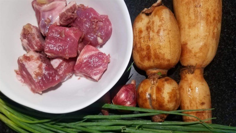 Nguyên liệu tươi ngon để nấu canh củ sen
