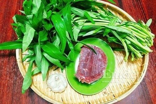Nguyên liệu tươi sạch cho món xào thịt bò rau muống đậm đà