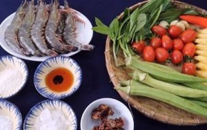 Nguyên liệu tươi sống cho món canh chua tôm miền Tây