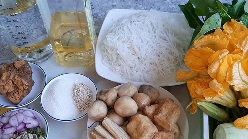 Nguyên liệu tươi sống chuẩn bị để nấu lẩu mắm chay