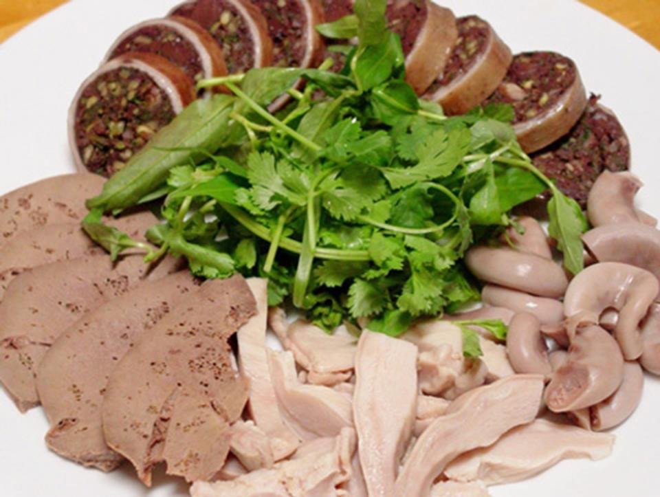 Nguyên liệu tươi sống để nấu cháo lòng heo