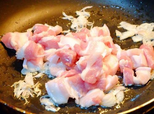 Nhân tôm thịt rim đậm đà cho cách làm bánh bột lọc trong suốt