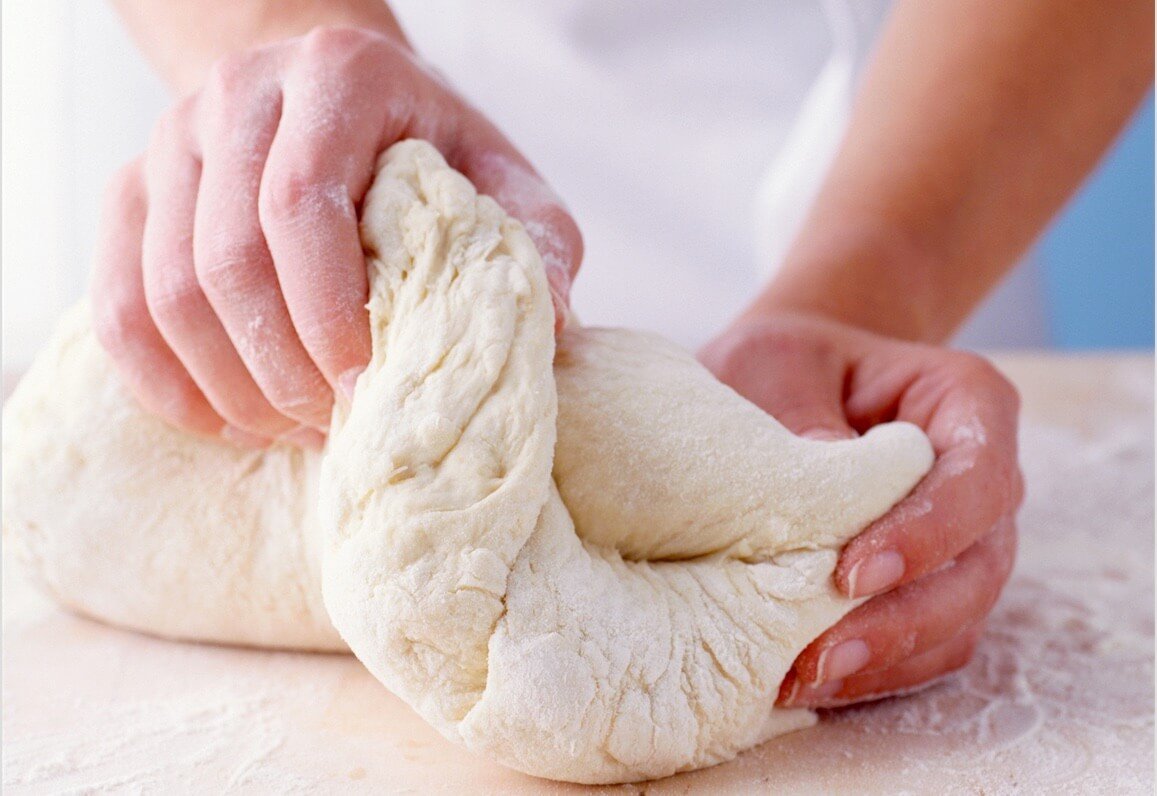 Nhào bột bánh bao