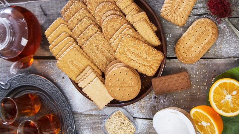 Nhiều loại bánh quy bơ xếp chồng lên nhau