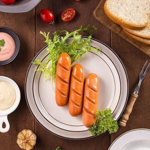 Cây Xúc Xích Bao Nhiêu Calo: Giải Đáp Chi Tiết Cho Thực Khách Thông Thái Nhiều loại xúc xích có hàm lượng calo và chất béo cao