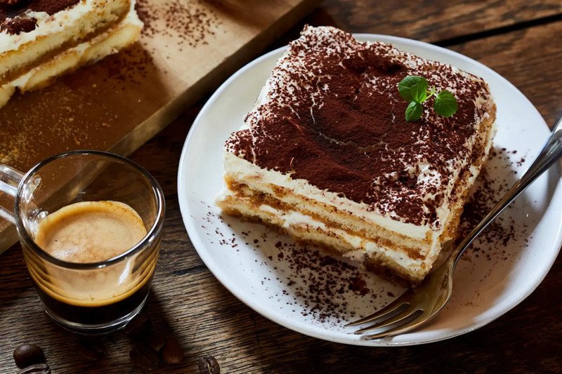 Nhiều người thắc mắc ăn bánh Tiramisu có gây béo hay không khi thưởng thức