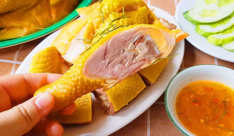 Nhiều phần thịt gà ủ muối