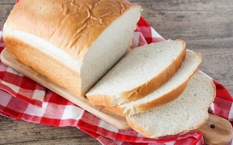 Những lát bánh mì sandwich trắng cơ bản, thường dùng làm nền cho món bánh mì sandwich trứng mayonnaise.