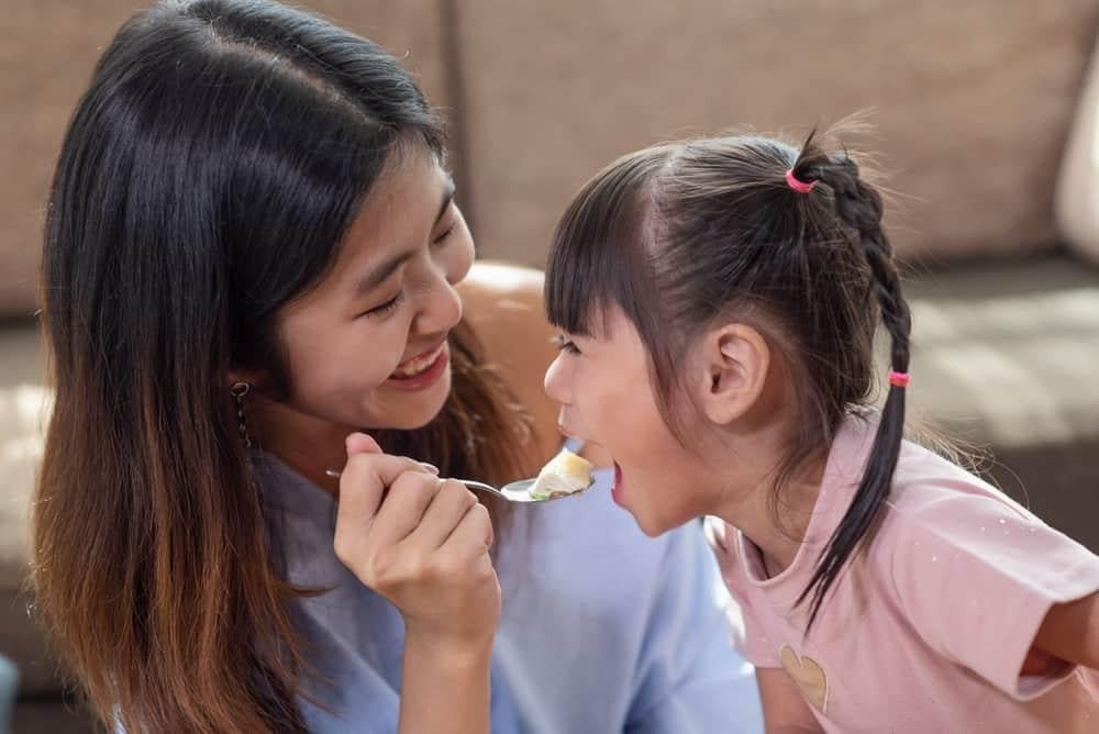 Những lưu ý quan trọng khi cho bé thưởng thức bánh flan.