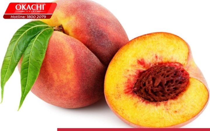 Những trái đào tươi ngon mọng nước trên bàn, minh họa cho hàm lượng calo trong quả đào.