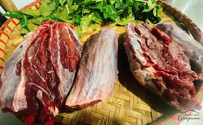 Những trường hợp cần hạn chế ăn thịt trâu, đặc biệt là người có bệnh nền về huyết áp và mỡ máu