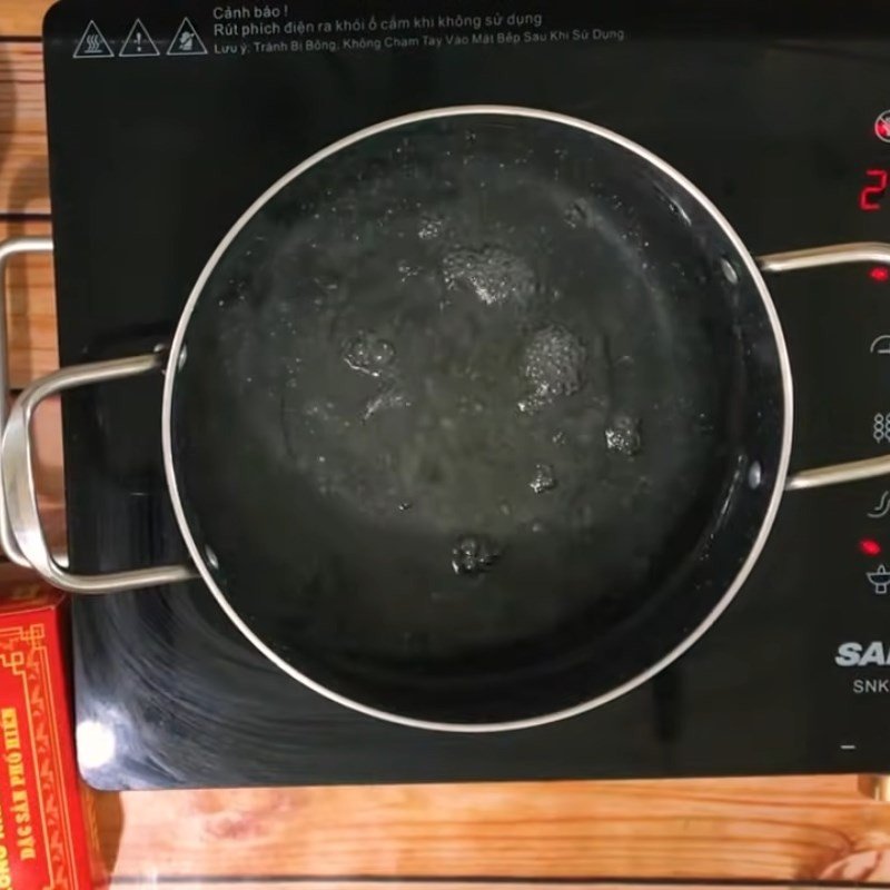 Ninh hạt sen cho chè nhãn khô hạt sen