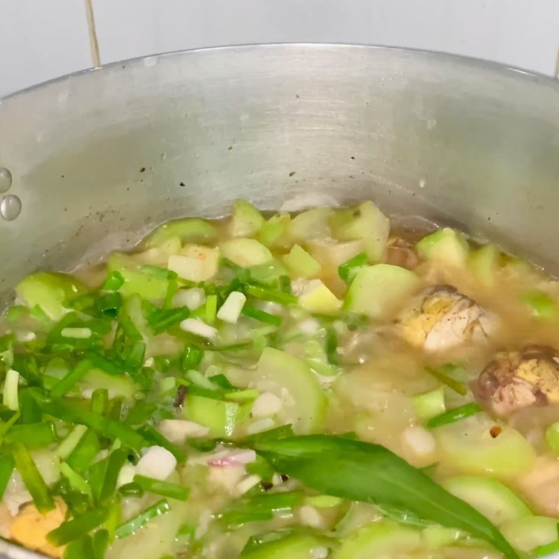 nồi bầu um trứng vịt lộn rau răm thơm lừng