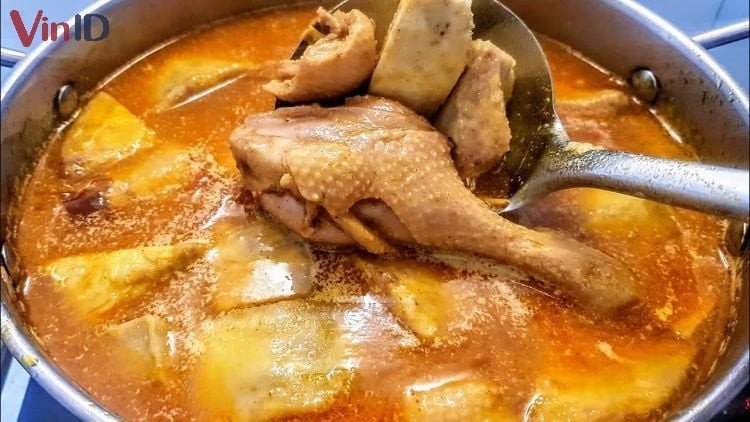 Nồi cà ri vịt sữa đặc vàng óng hấp dẫn