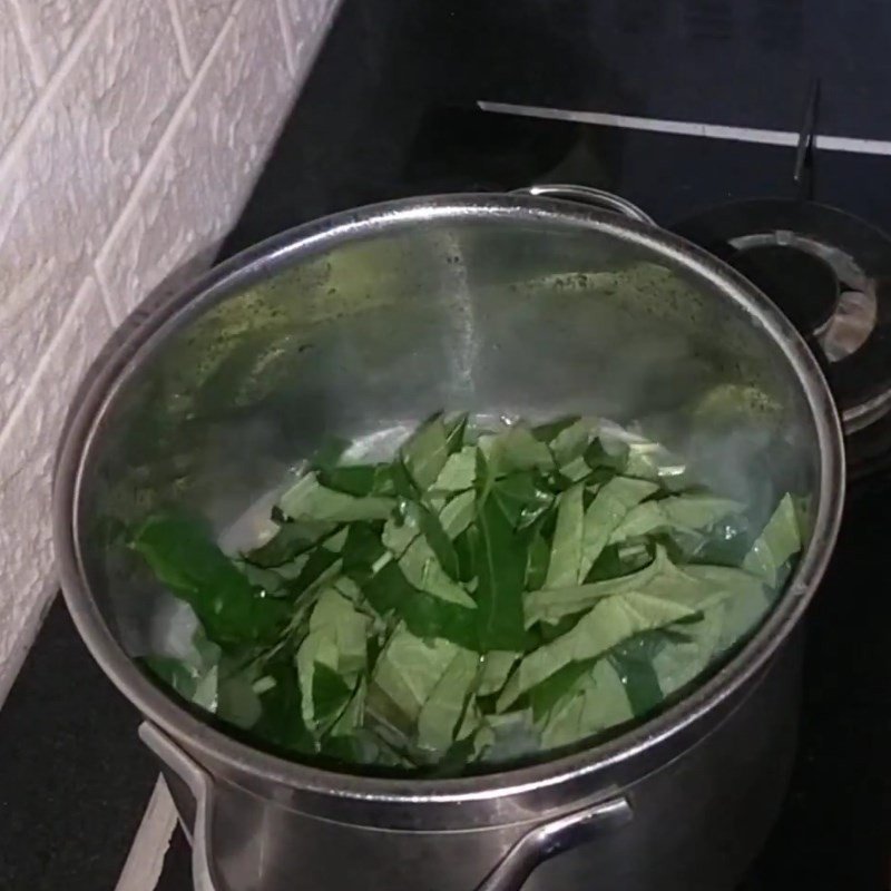 Nồi canh chua cá bớp đang sôi
