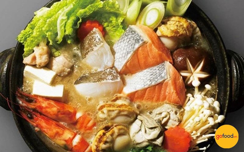 Nồi lẩu cá hồi chua cay nóng hổi