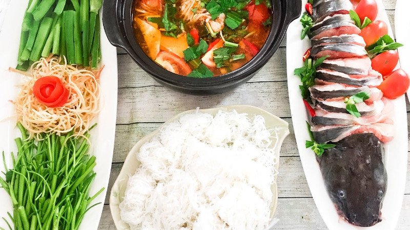 Nồi lẩu cá măng chua hoàn thiện siêu hấp dẫn