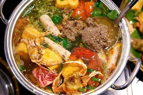 nồi lẩu cua đồng miền Nam bốc khói nghi ngút