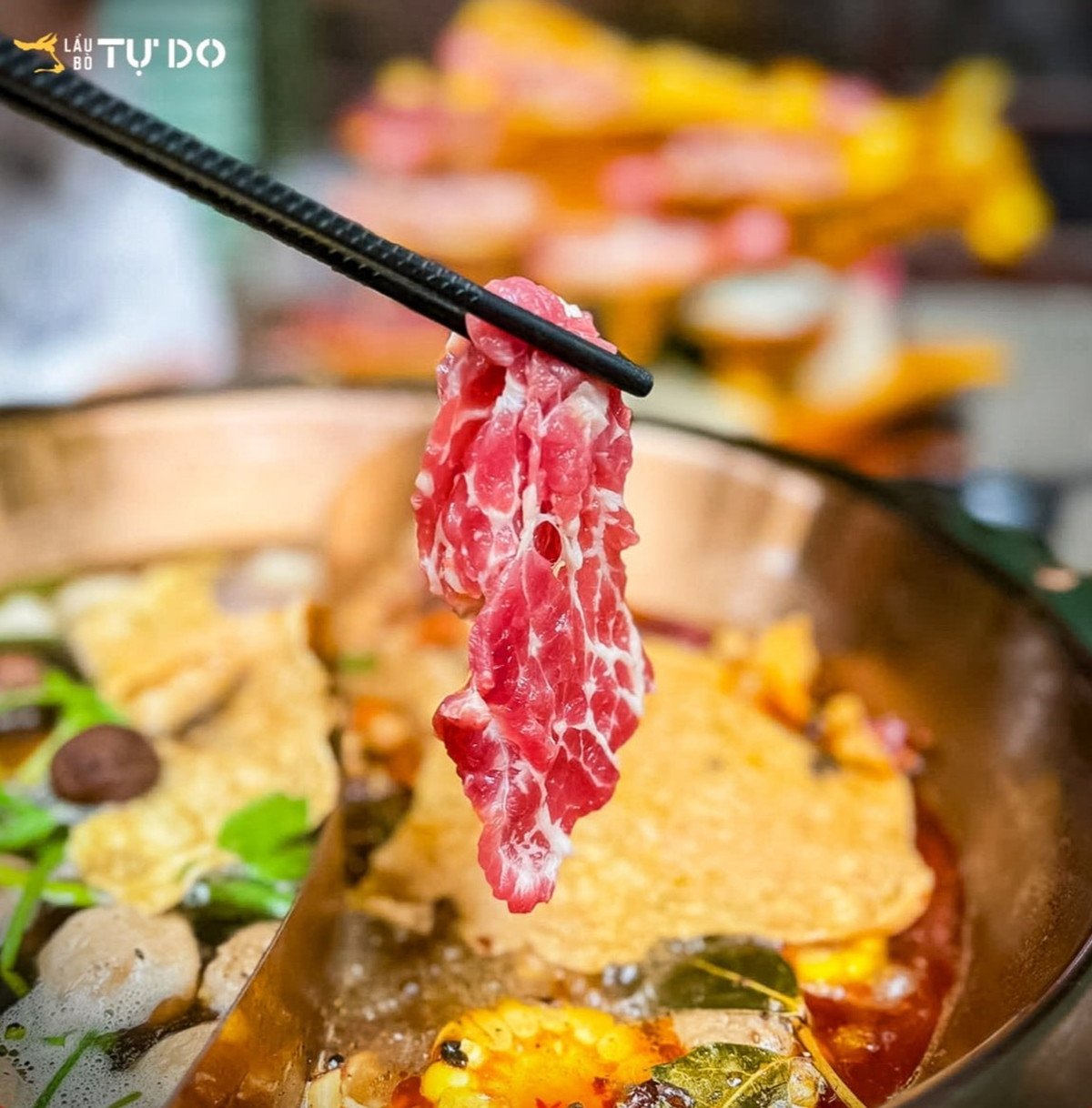 Nồi lẩu đuôi bò Trùng Khánh cay nồng