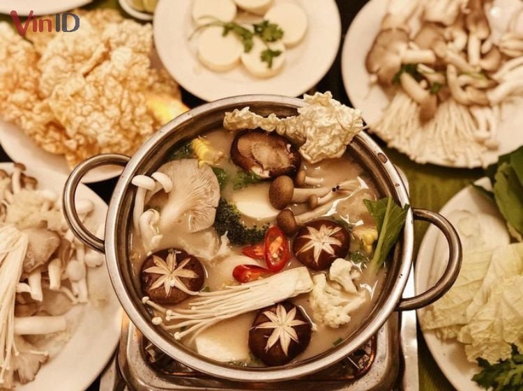 Nồi lẩu nấm chay thanh đạm, ngon mát và tốt cho sức khỏe
