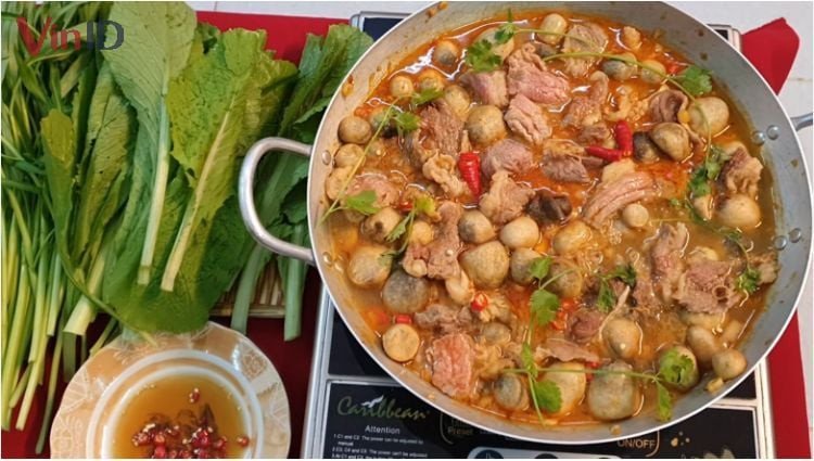 Nồi lẩu nấm rơm với nạm bò hấp dẫn, đậm đà hương vị