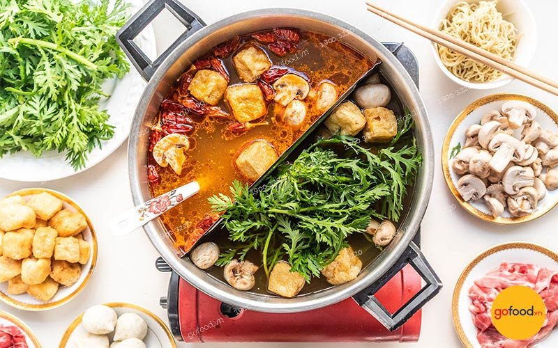 Nồi lẩu Thái chua cay với nước dùng từ trái cây thanh đạm, hấp dẫn
